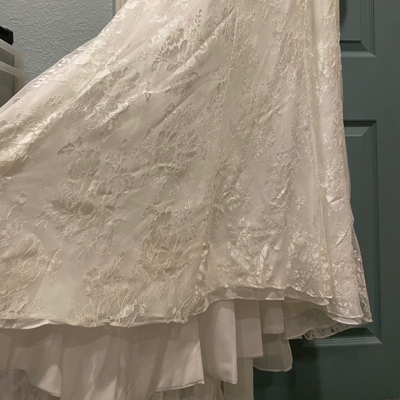 Ivory Lace Wedding dress - Picture 10 of 12